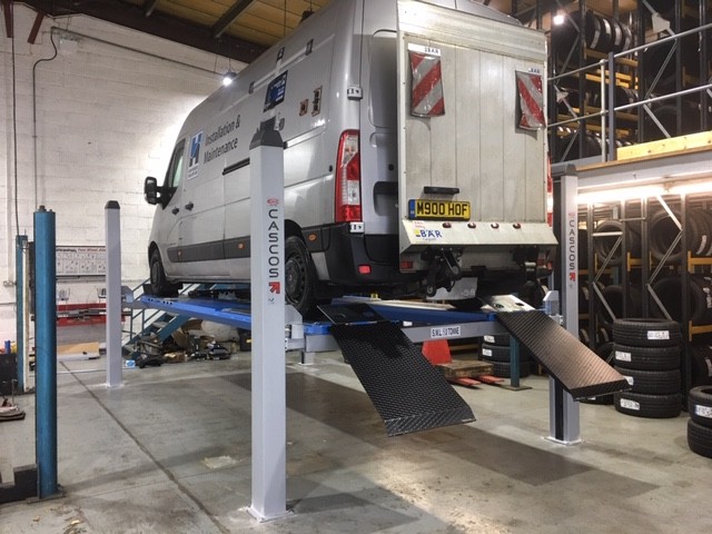CASCOS C455 5 TONNE FOUR POST VEHICLE LIFT, PERFECT FOR ALIGNMENT SERVICES IN BATHWICK SITE IN BRISTOL.