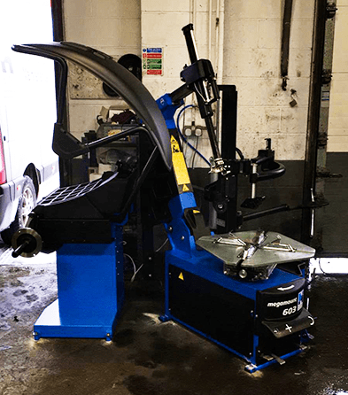 MEGAMOUNT 603 TYRE CHANGER AND MEGASPIN 420 WHEEL BALANCER INSTALLED RECENTLY AT KAM SERVICING IN HEANOR
